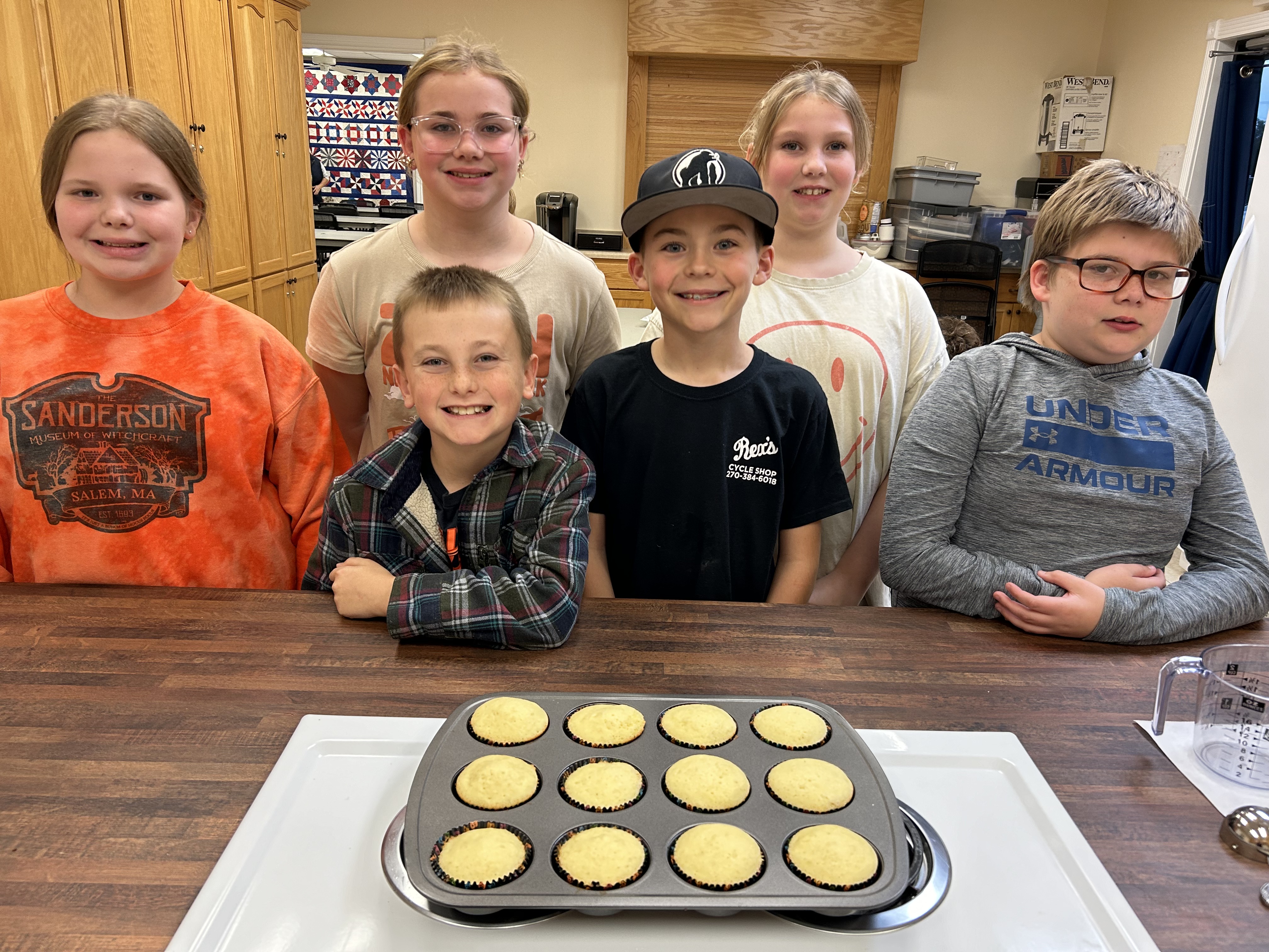 Children with cupcakes