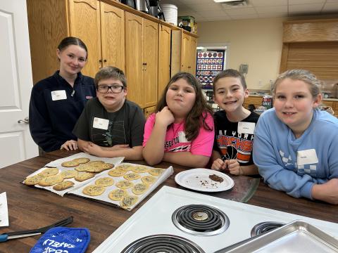 children with cookies